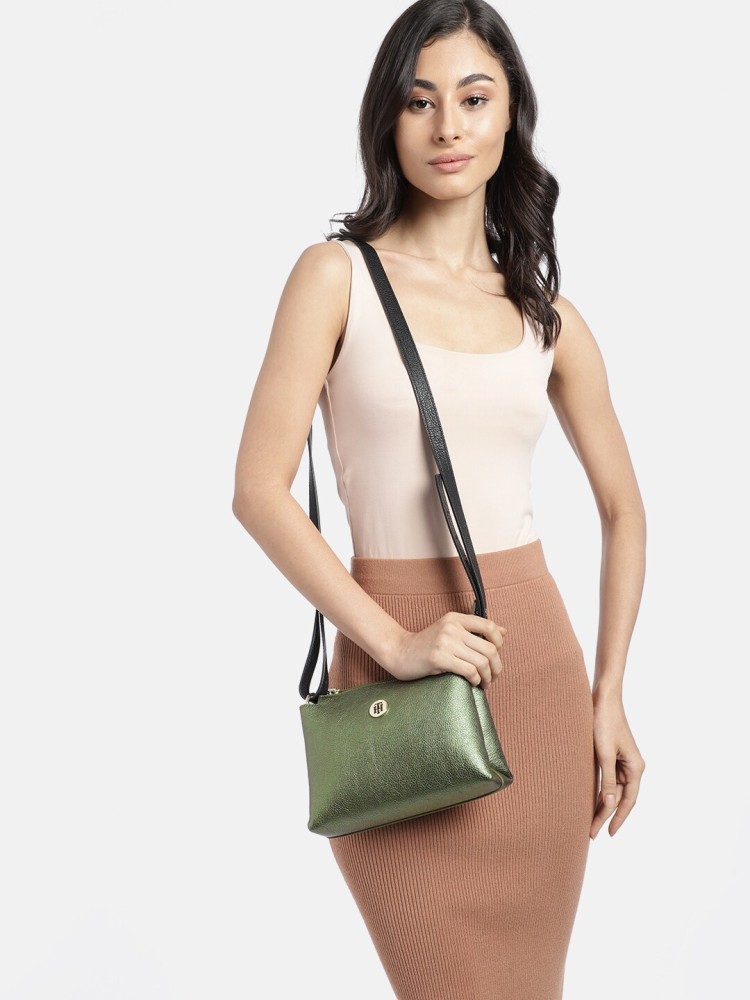 Tommy hilfiger handbags online flipkart