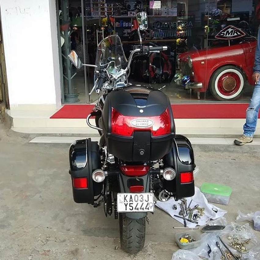 Bajaj avenger 220 cruise luggage box sales