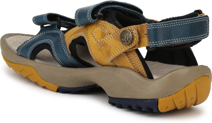 Woodland online sandals flipkart