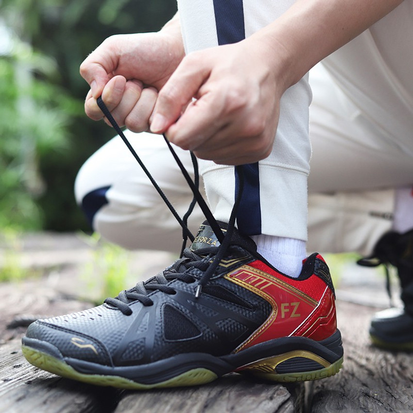 Yonex shoes on sale under 1500