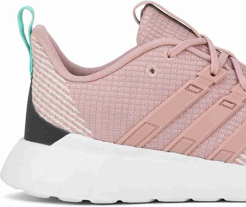 Women's questar flow on sale sneaker