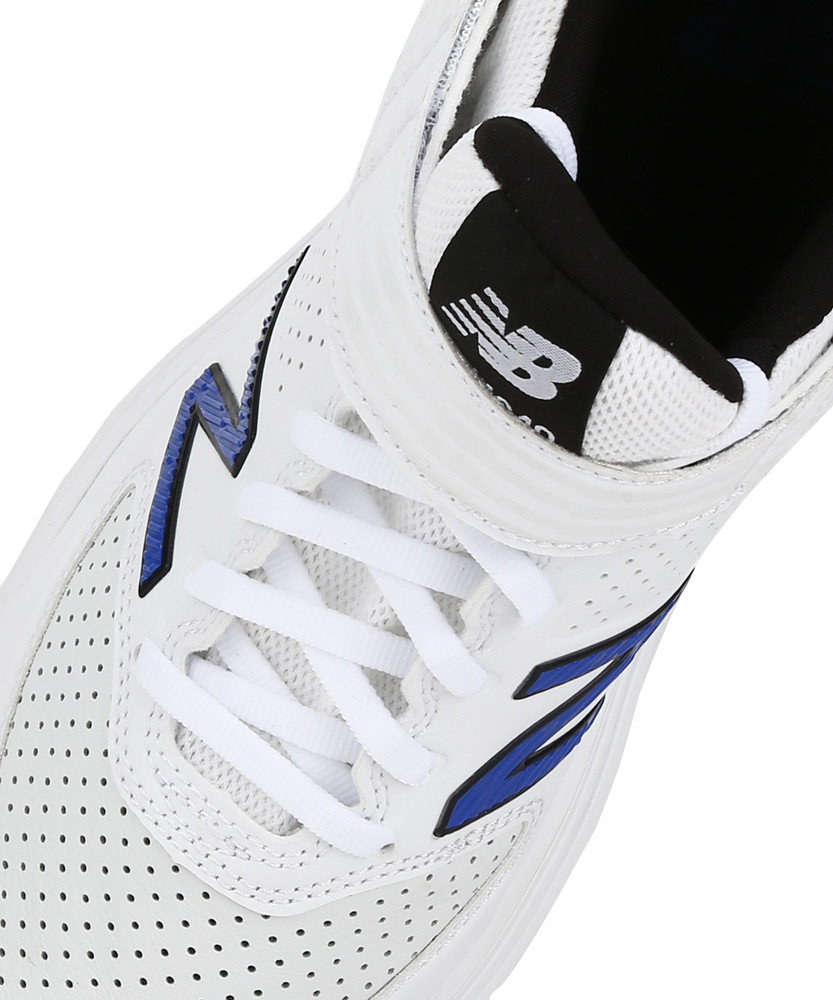 New balance hot sale bowling spikes