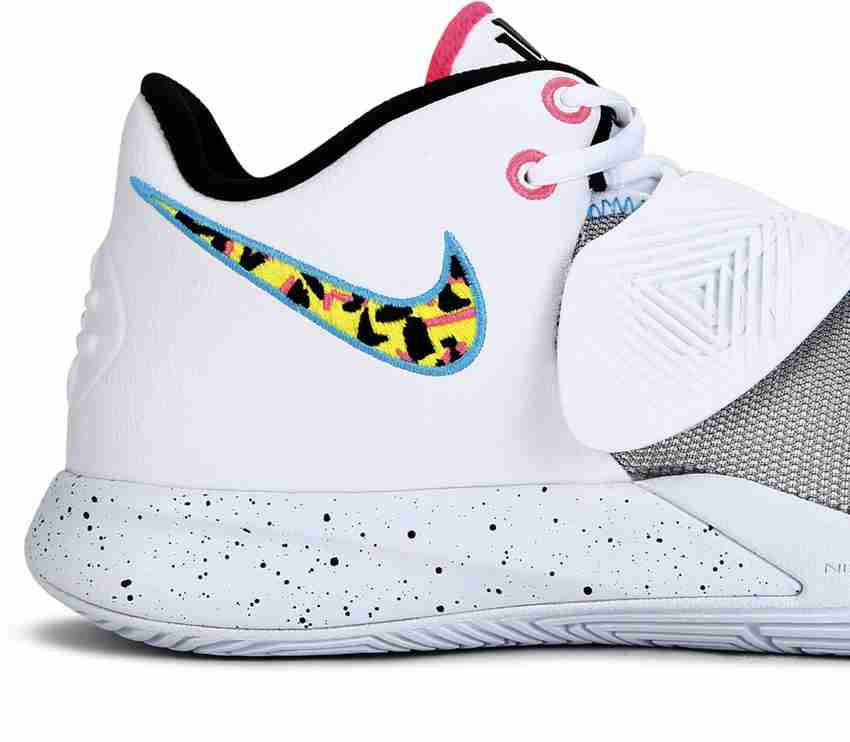 Nike kyrie 3 bianche outlet