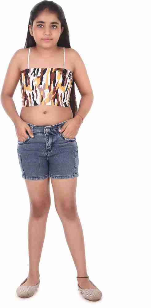 Shorts sales wearing girl