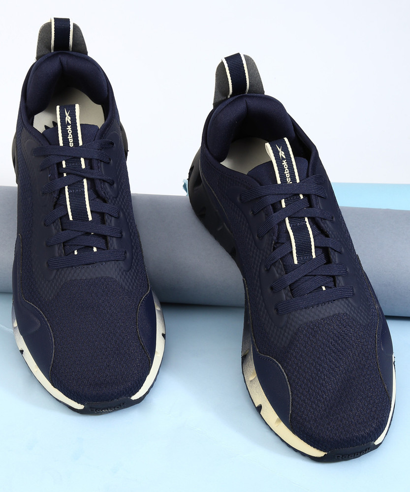 Dv39 reebok store