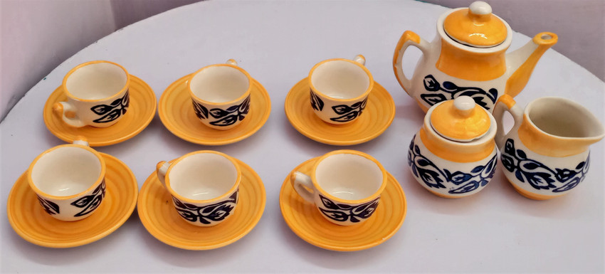 Childrens toy top tea set