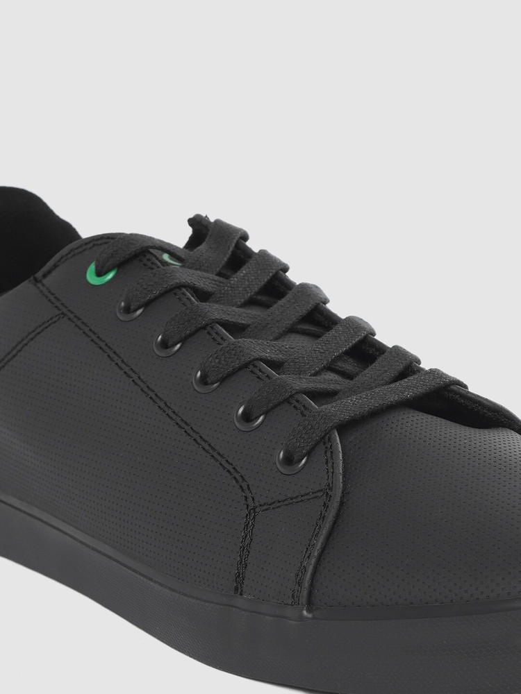 Ucb hotsell sneakers flipkart