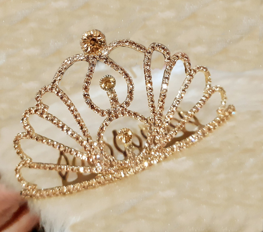 Afreen One golden head crown hair accessories For Girls Women