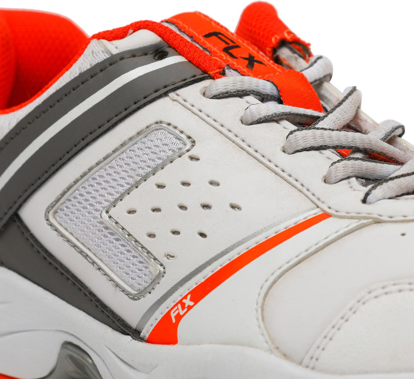 Decathlon cricket new arrivals spikes shoes