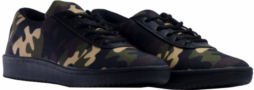 Nike black sales camo shoes