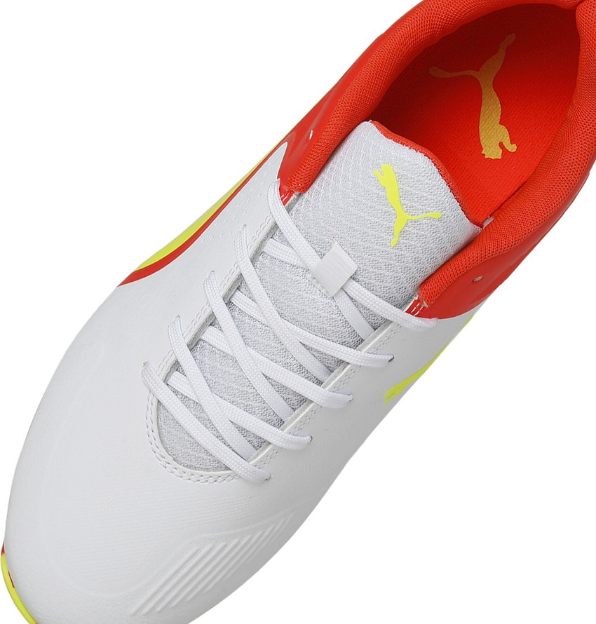 One8 cricket shoes on sale