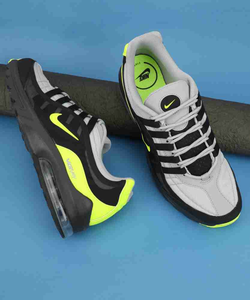 Nike light green store air vortex trainers