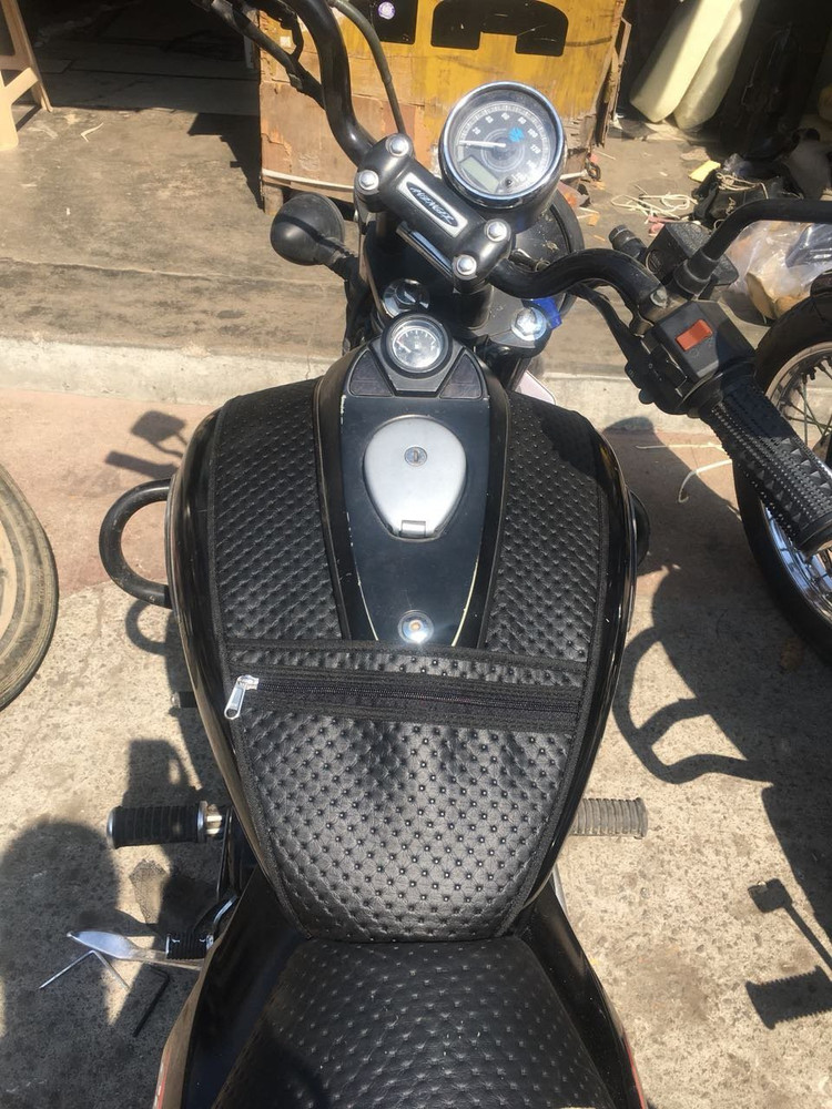 Bajaj avenger online fuel tank cover