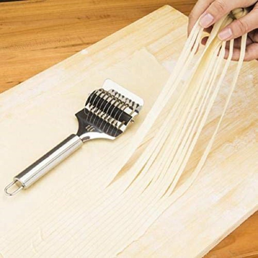 PLASTIC MULTIFUNCTION NOODLE CUTTER KITCHEN TOOL ROLLER DOUGH