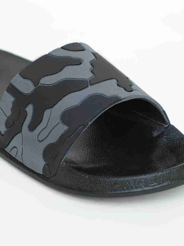 Valentino camouflage 2025 slides