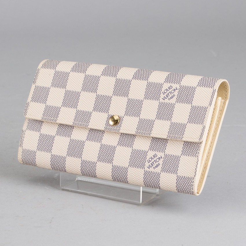 Leather wallet Louis Vuitton White in Leather - 30183901