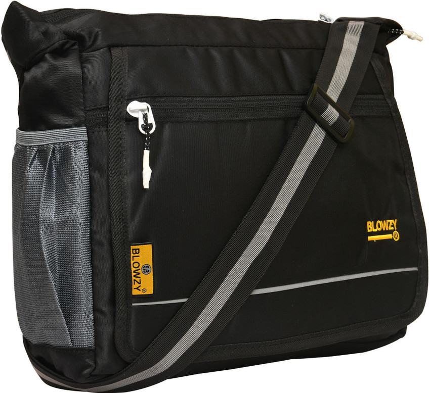 Aggregate more than 158 large messenger bag for school best xkldase