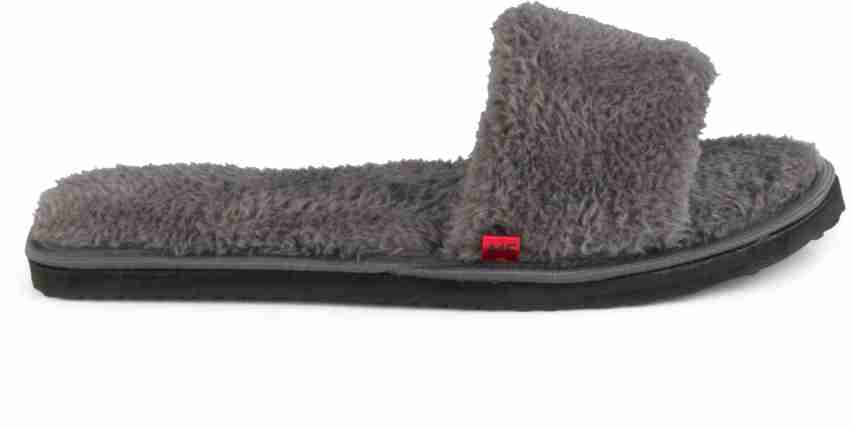 Mens fuzzy house discount slippers