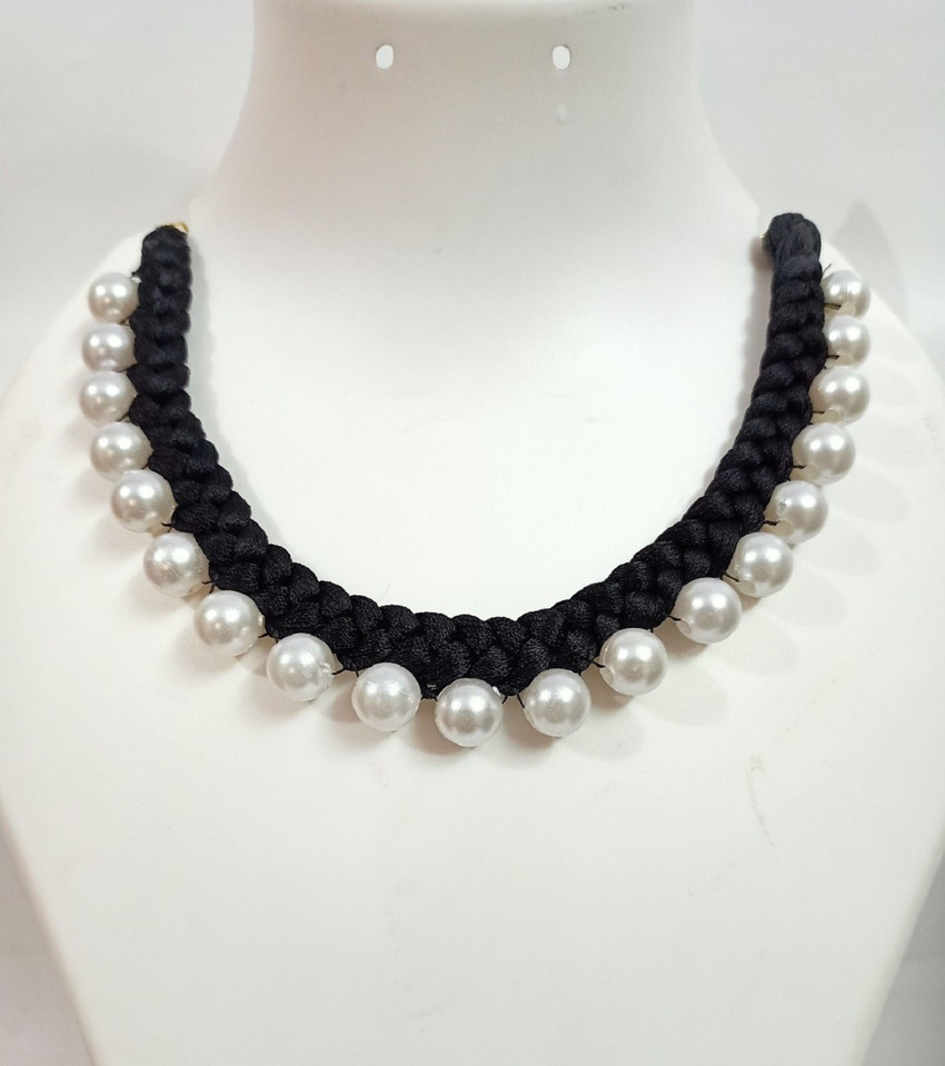 Thread pearl necklace shop