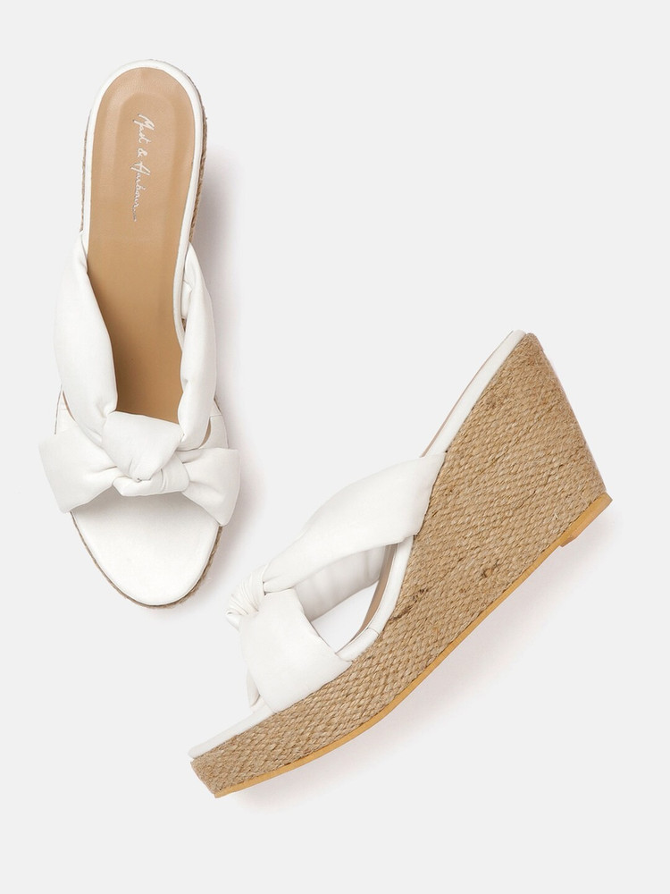 Mast and harbour sandals store