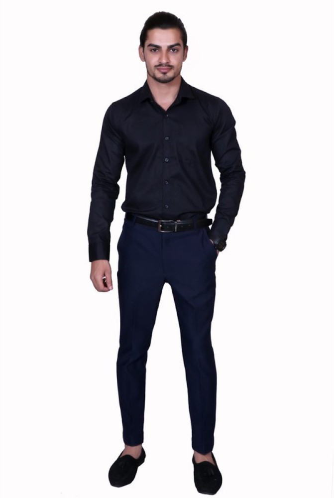 Lista 97+ Imagen De Fondo Blue Pants With Black Shirt Mirada Tensa