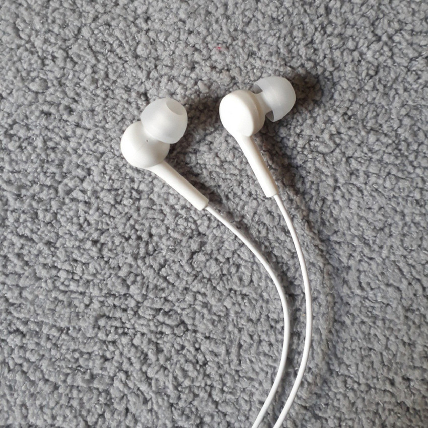 ORAIMO oep E10 Pure Bass in Ear Wired Earphones with Mic Wired