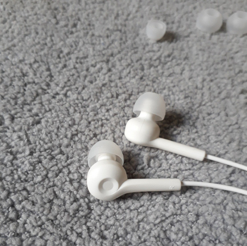 ORAIMO oep E10 Pure Bass in Ear Wired Earphones with Mic Wired