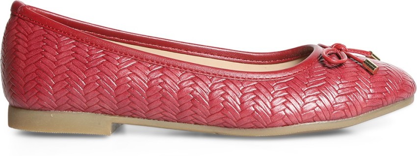 Red flat ballet discount shoes