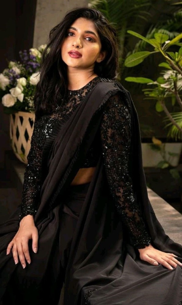 Black saree shop model