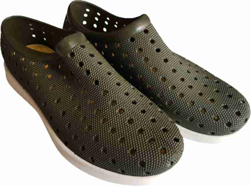 Rainy shoes for mens on sale flipkart