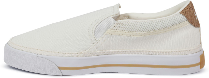 Nike plimsolls top