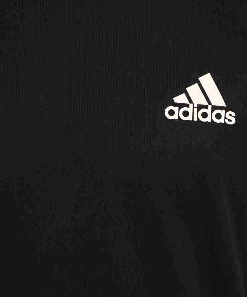 Adidas t outlet shirt black background