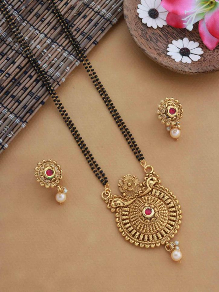 CLONEO Round Shape Pendant with 24 Inch Long Chain Attached Gold