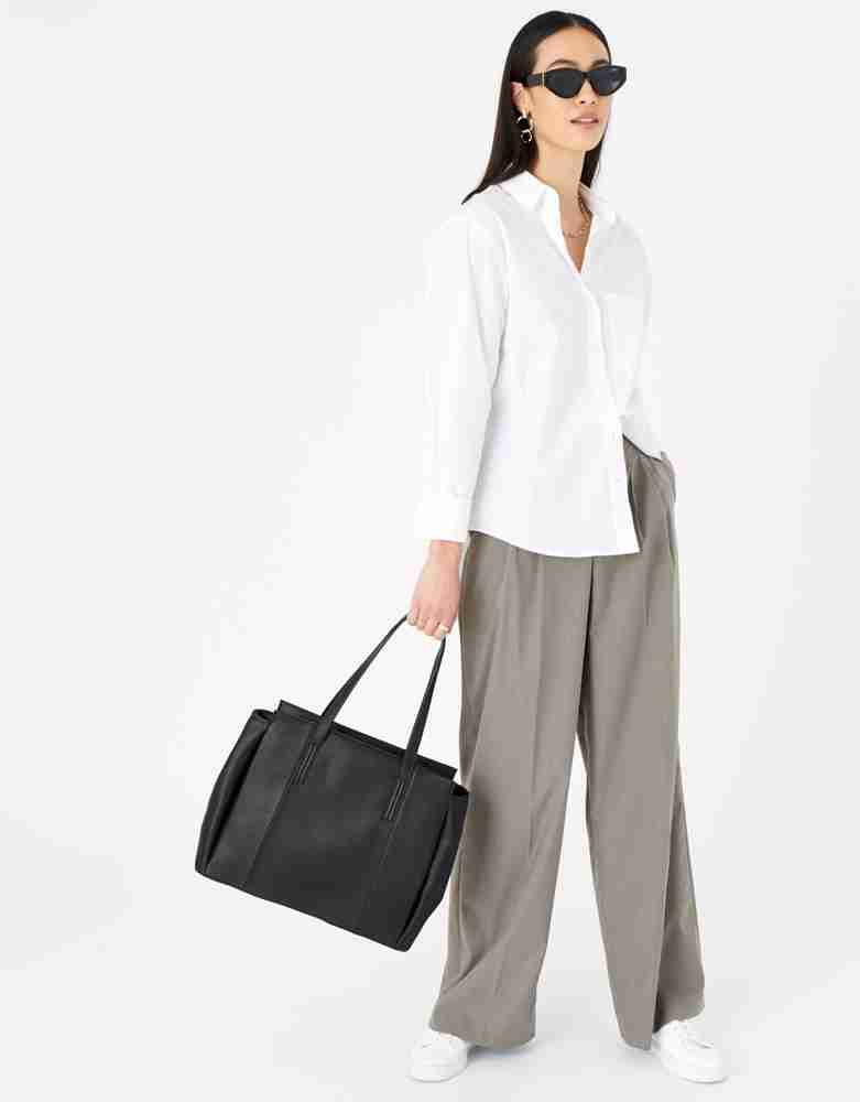 Accessorize handbag store