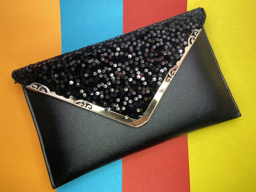 Side discount clutch purse