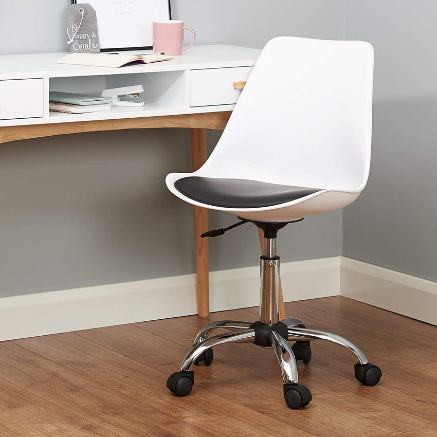 Desk shop and chair