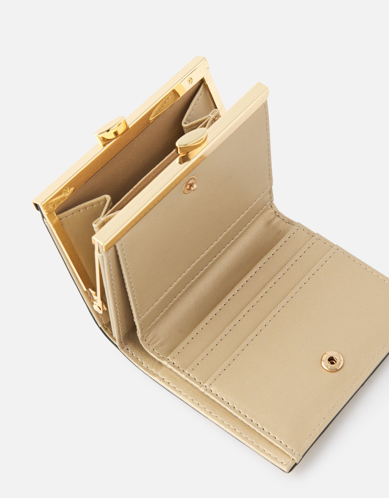 Accessorize wallets online