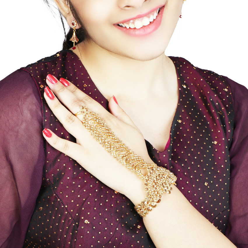 Gold finger on sale ring bracelet designs