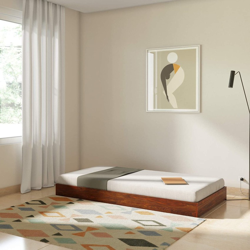 Low floor outlet single bed