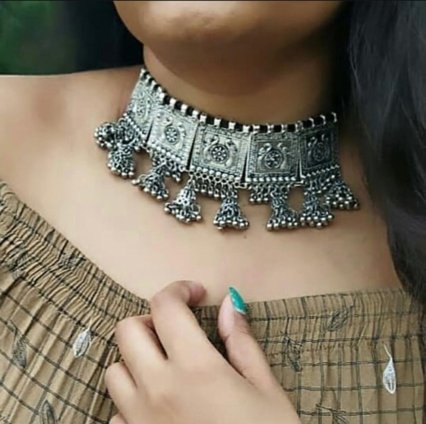 Choker necklace silver deals colour