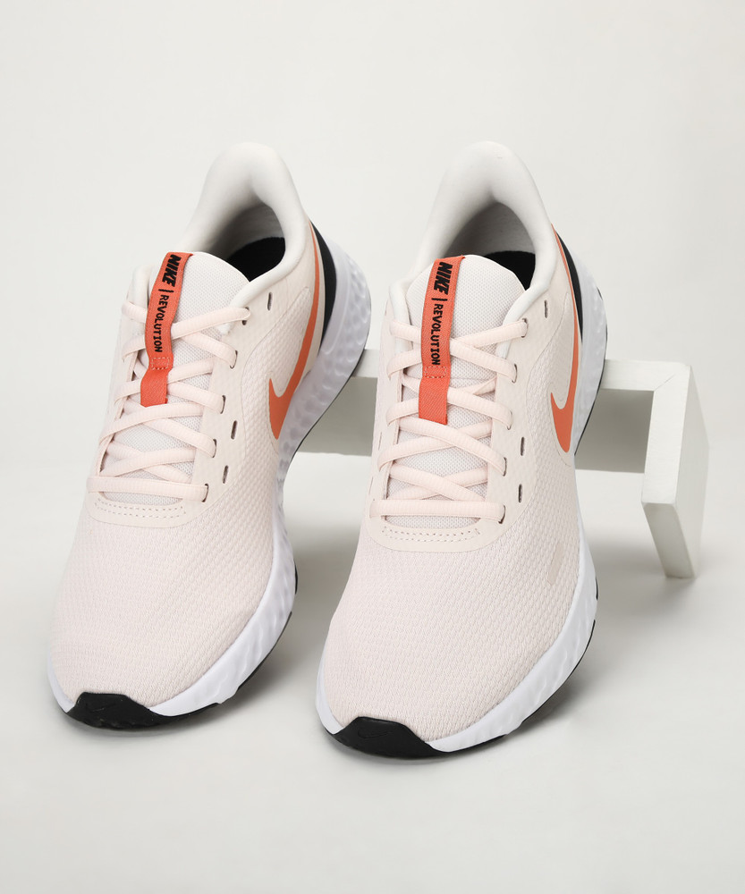 nike revolution rose