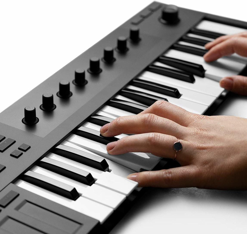 NATIVE INSTRUMENT 32鍵 midi盤 キーボード（動画あり】KOMPLETE