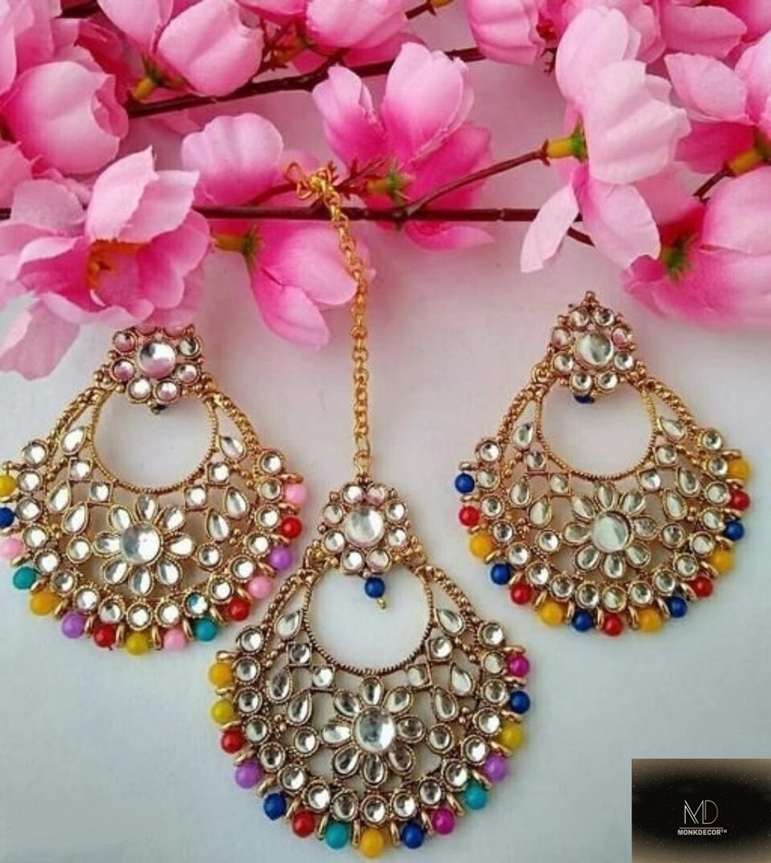 Maang tikka latest for girl in party deals