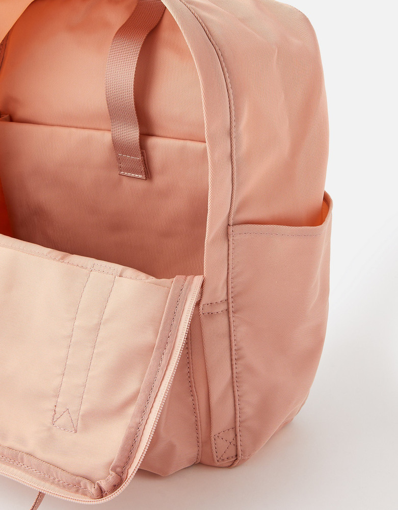 Backpacks accessorize outlet