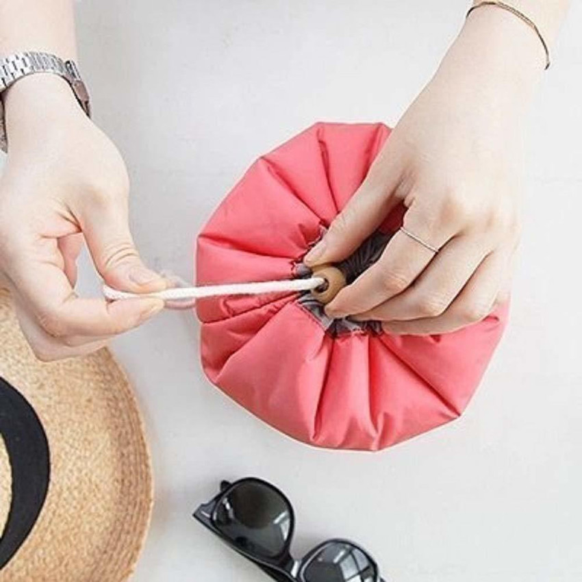 Round hotsell makeup pouch