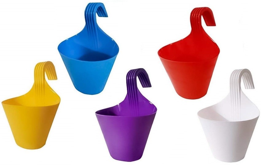 Plastic hanging deals plant pots