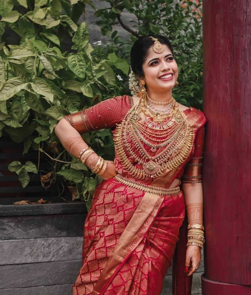 Buy SOFIEFAB Woven Solid Plain Kanjivaram Pure Silk Red Sarees