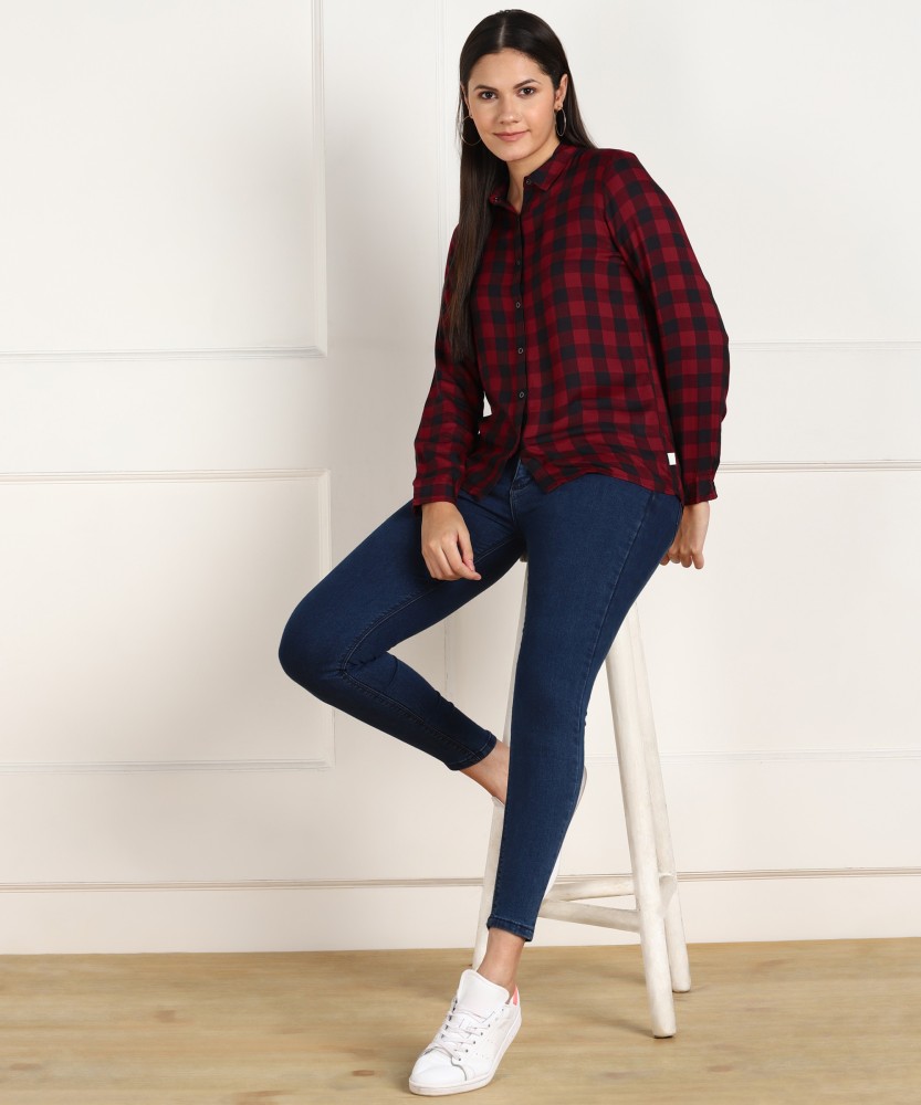 Red shirt with jeans girl on sale