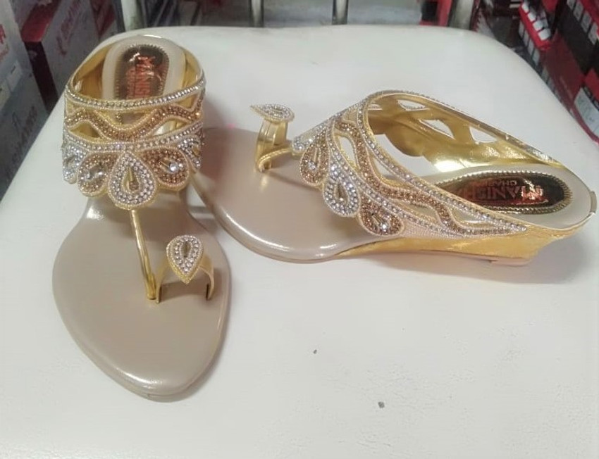 Manisha chappal deals