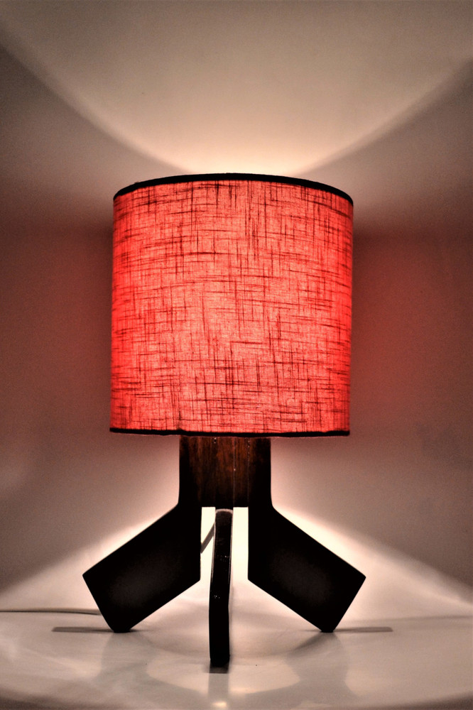 Small tripod shop lamp